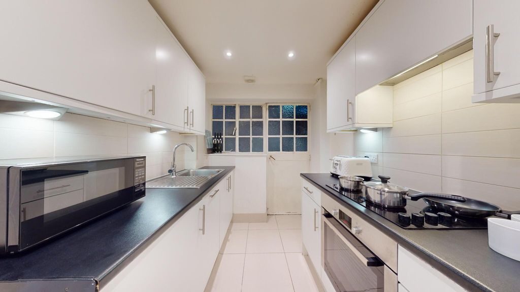 Property photo 2 of 30