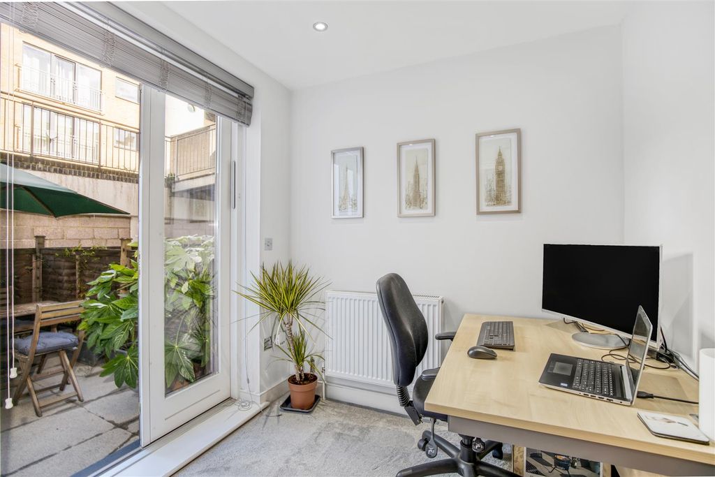 Property photo 3 of 18