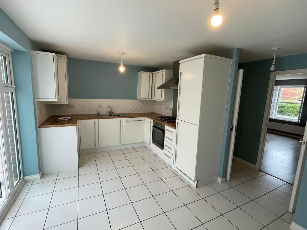 Property photo 2 of 7 Kitchen