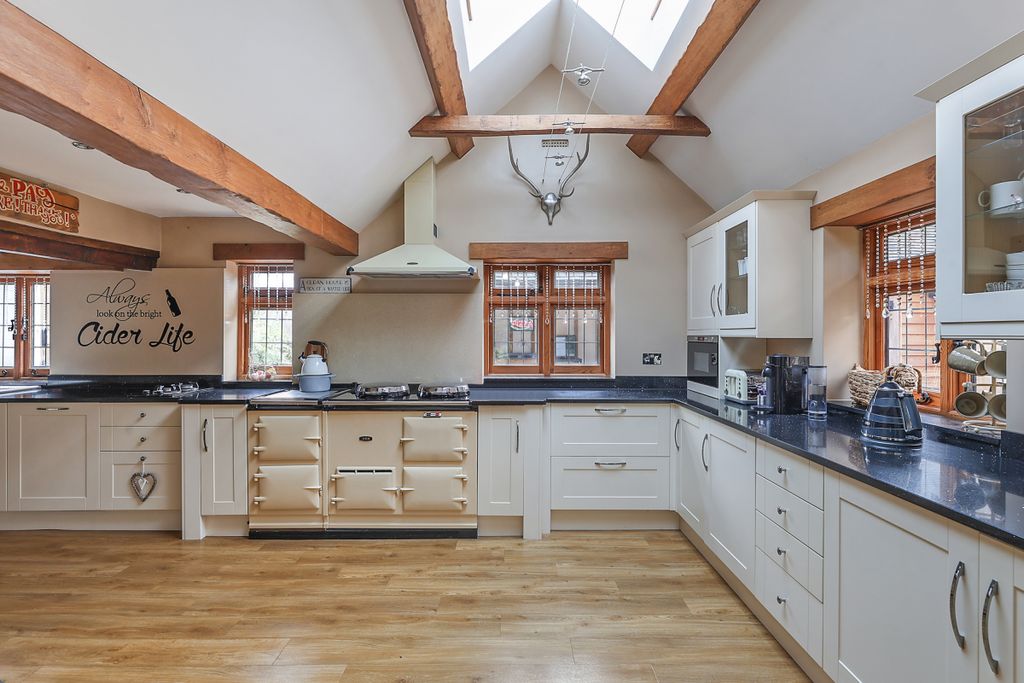 Property photo 3 of 26 Picture No. 08