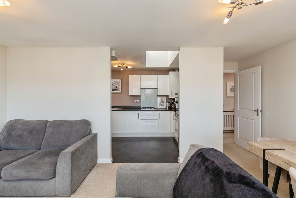 Property photo 3 of 25