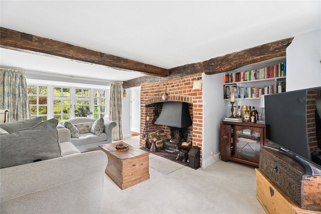 Property photo 2 of 18 Sitting Room