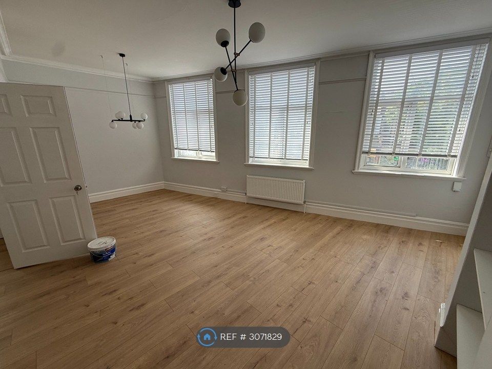 Property photo 1 of 2