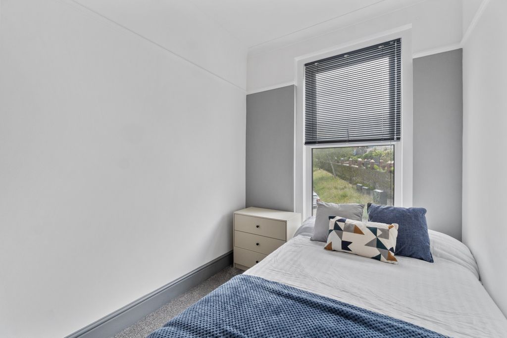 Property photo 2 of 7 0021