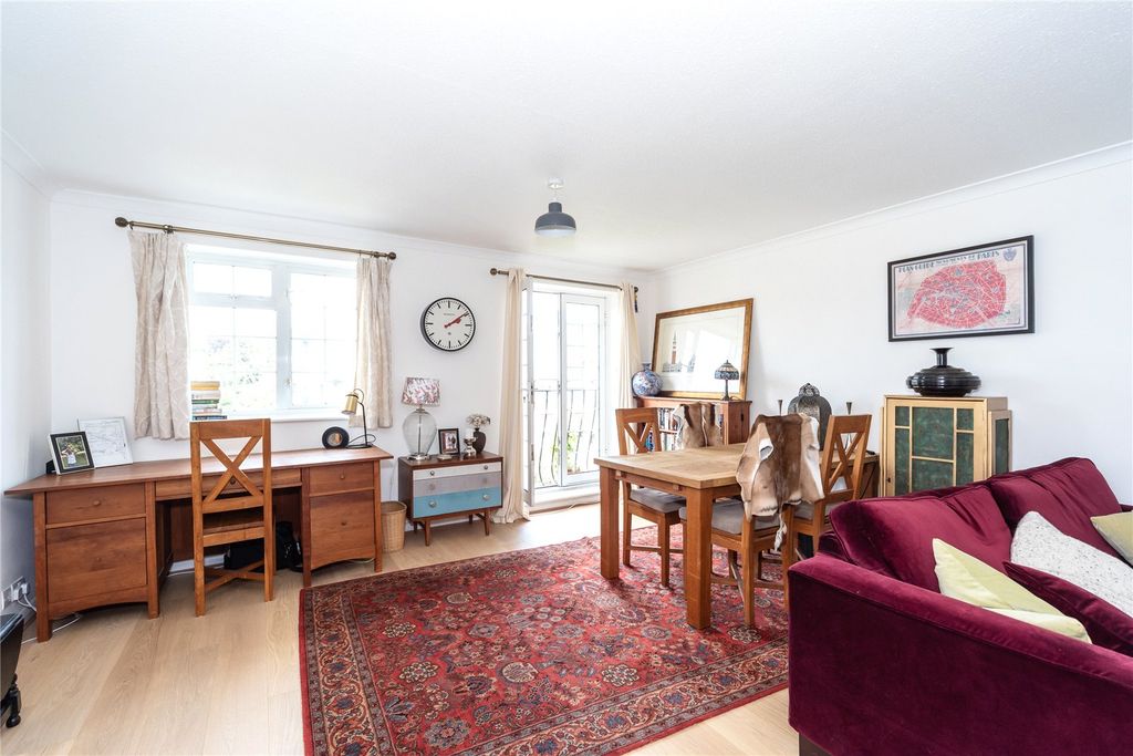 Property photo 2 of 9 Picture No. 13