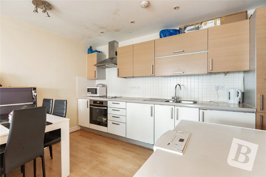 Property photo 1 of 9 Kitchen