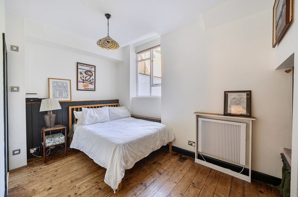 Property photo 2 of 9 1465737-7-6A15689...