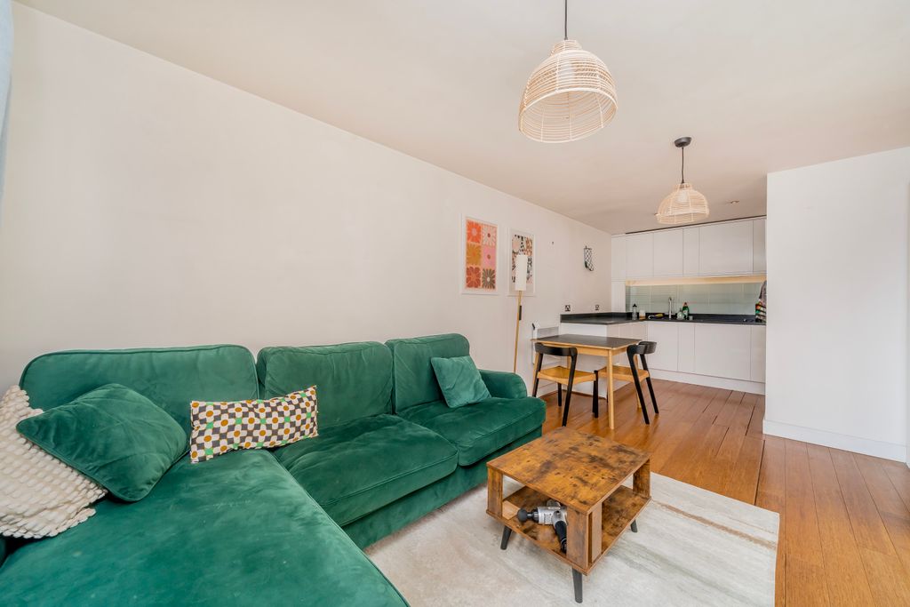 Property photo 3 of 6 Reception