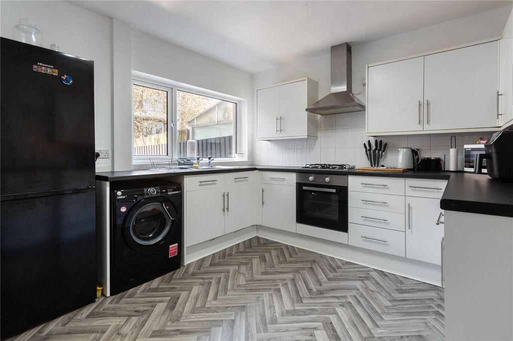 Property photo 3 of 12 Kitchen