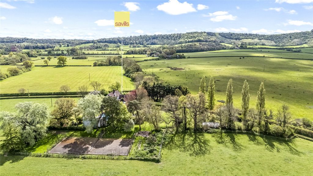 Property photo 2 of 31 South Downs Np