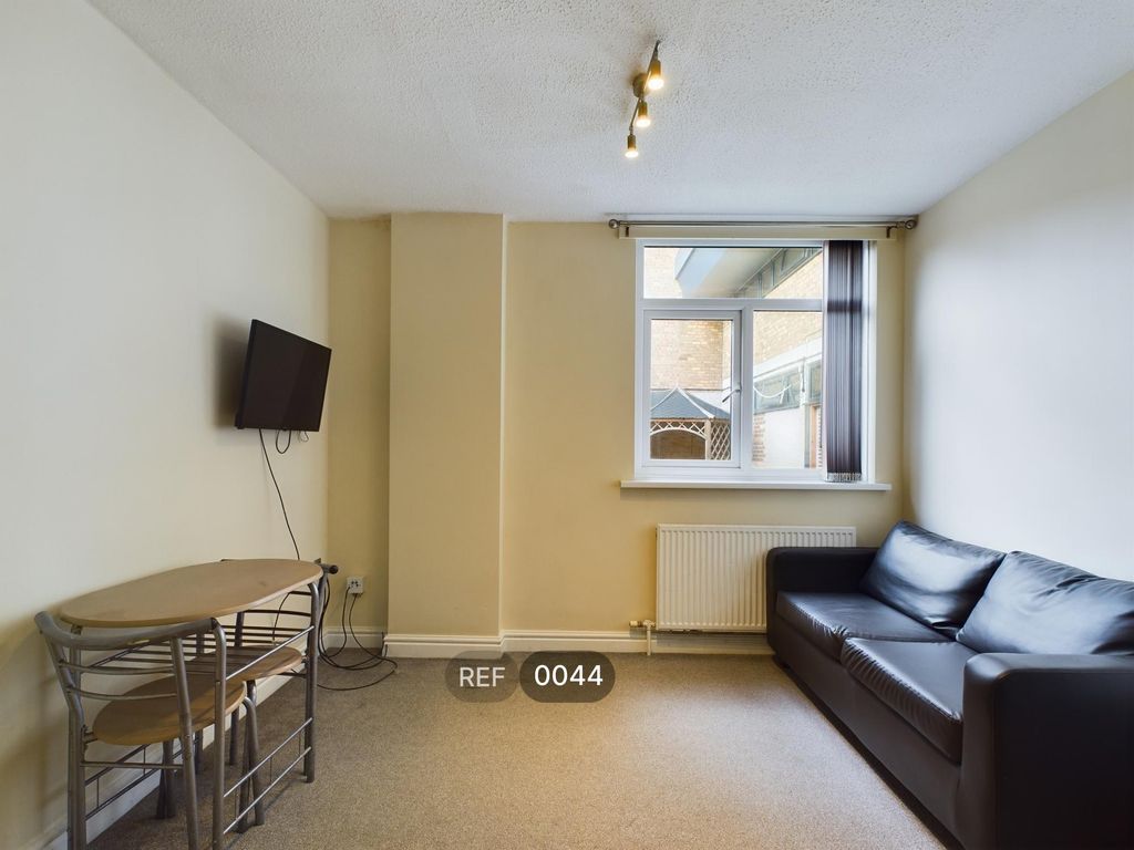 Property photo 1 of 11 Kitchen &amp; Lounge