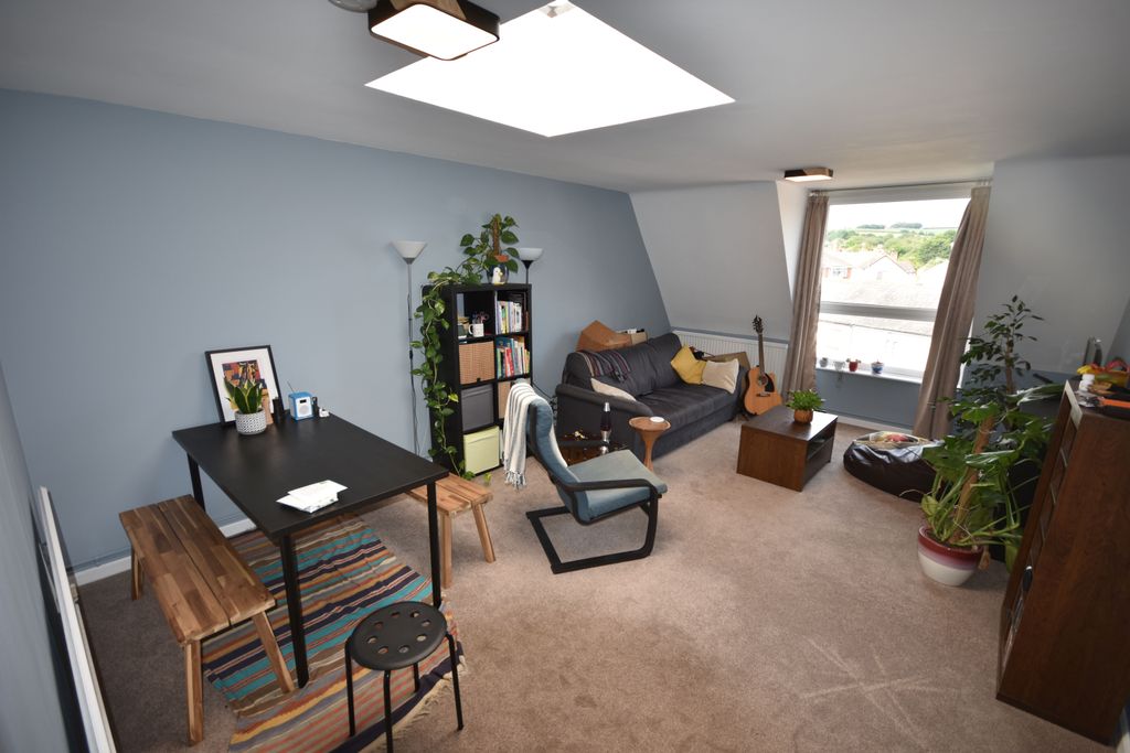 Property photo 3 of 6 Cfcaa9E5-Lounge