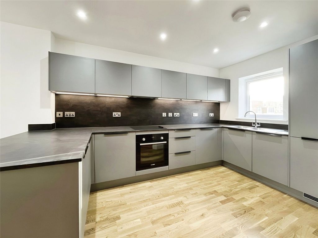 Property photo 3 of 10 Picture No. 02