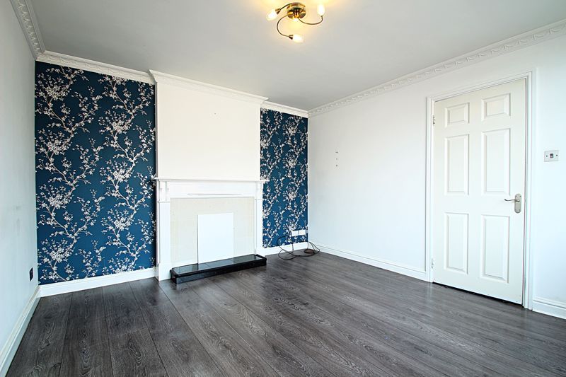 Property photo 3 of 15 Lounge