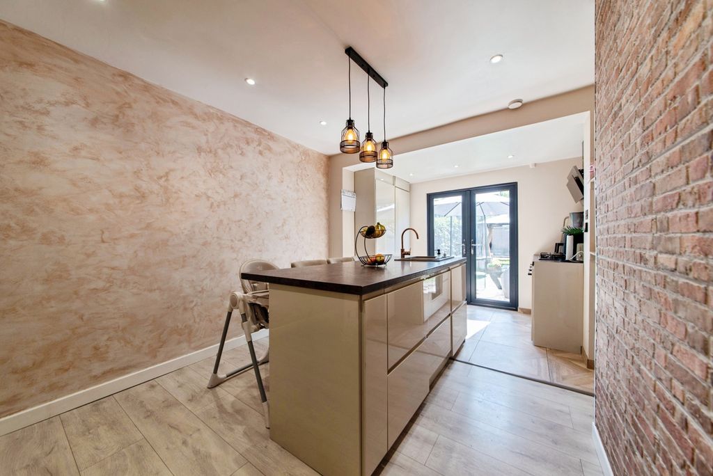 Property photo 3 of 16 Pbox-Img.Jpg