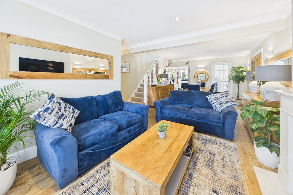 Property photo 2 of 33