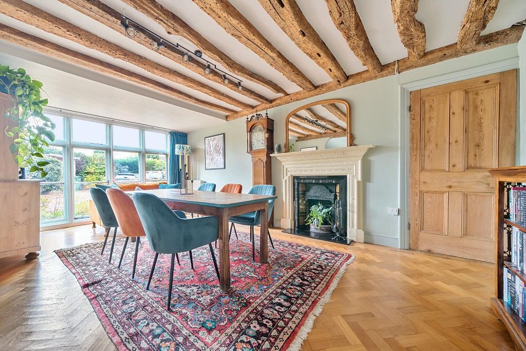 Property photo 3 of 25 1365618-21-68F11d96F1Ca7-Arw-1.Jpg