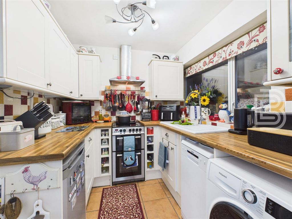 Property photo 3 of 17 Cam05587G0-Pr0107-Still018.Jpg