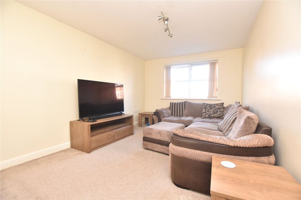 Property photo 2 of 9 Picture No. 22