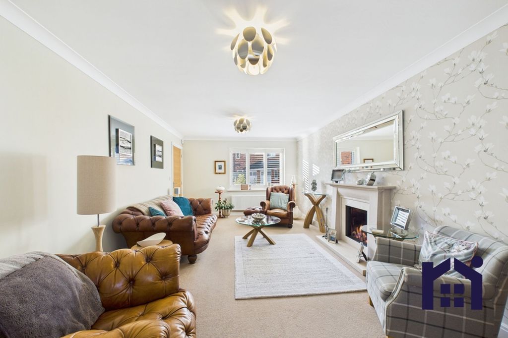 Property photo 2 of 34 Living Room