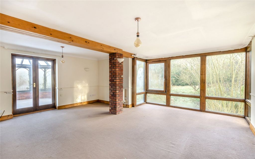 Property photo 3 of 17 Sitting Room