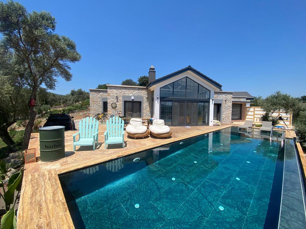 Property photo 1 of 19