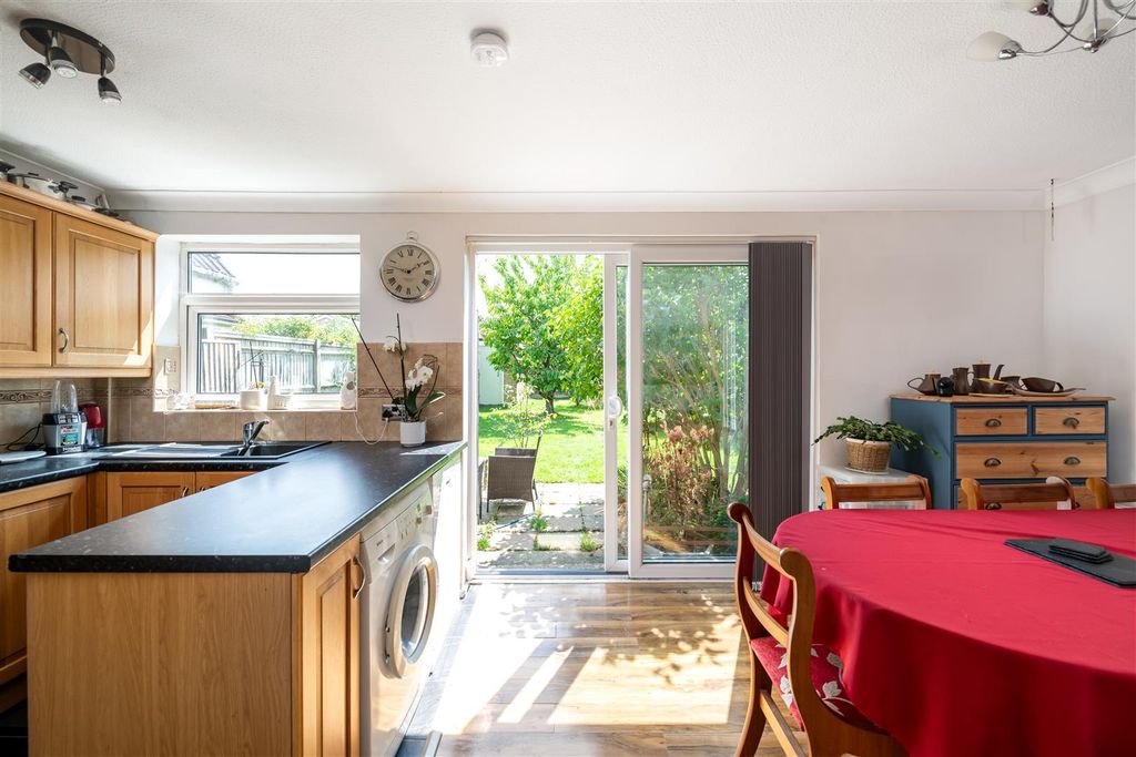 Property photo 3 of 16 14 Charm Close Internals9.Jpg