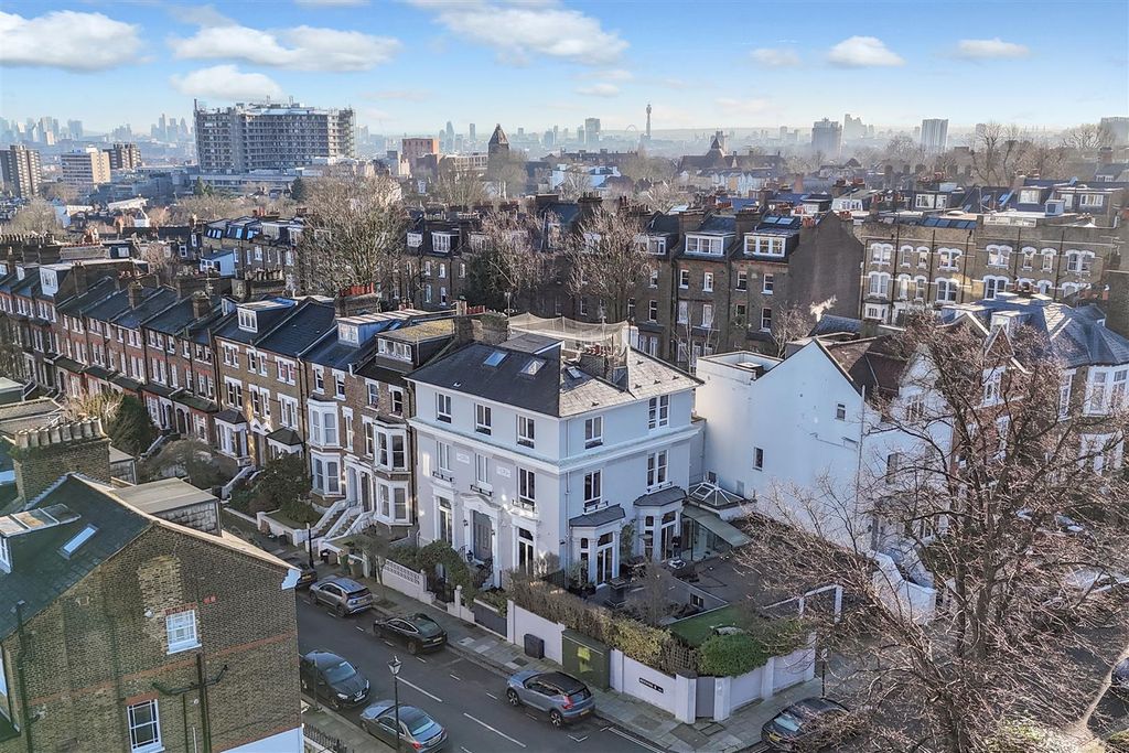 Property photo 1 of 17 Drone London 2.Jpg