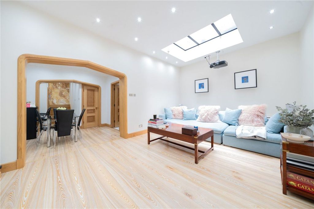 Property photo 2 of 6