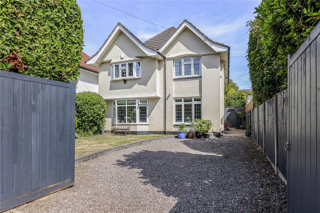 Property photo 1 of 23 Glenair Avenue