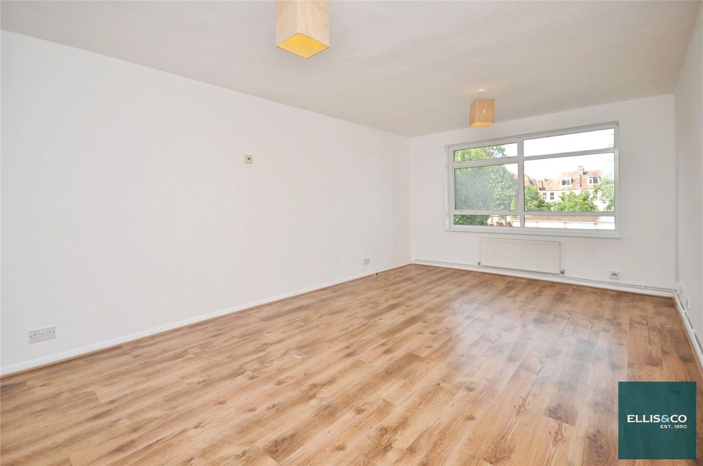 Property photo 2 of 11 Picture No. 15