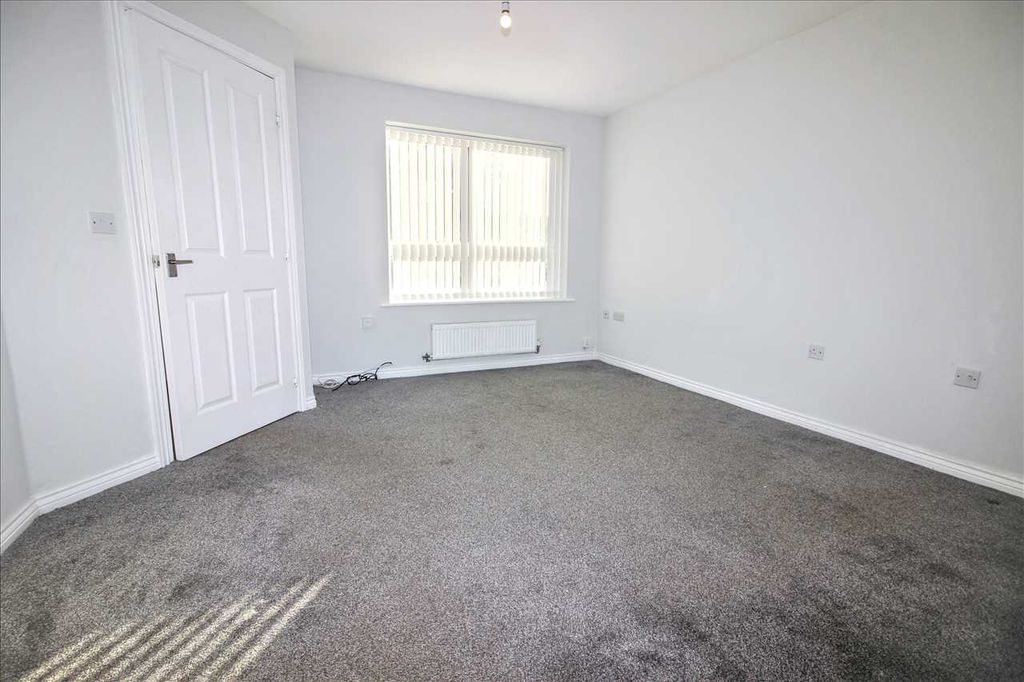 Property photo 3 of 10 Lounge