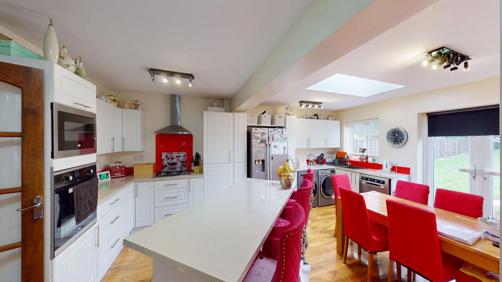 Property photo 2 of 9