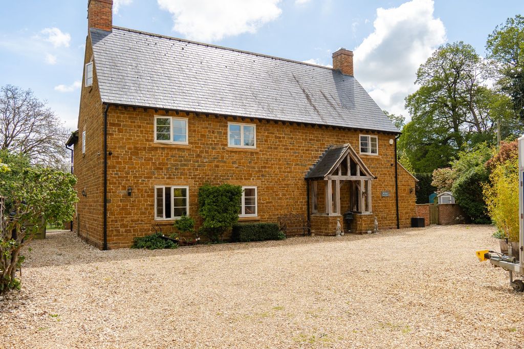 Property photo 3 of 58 Mill House