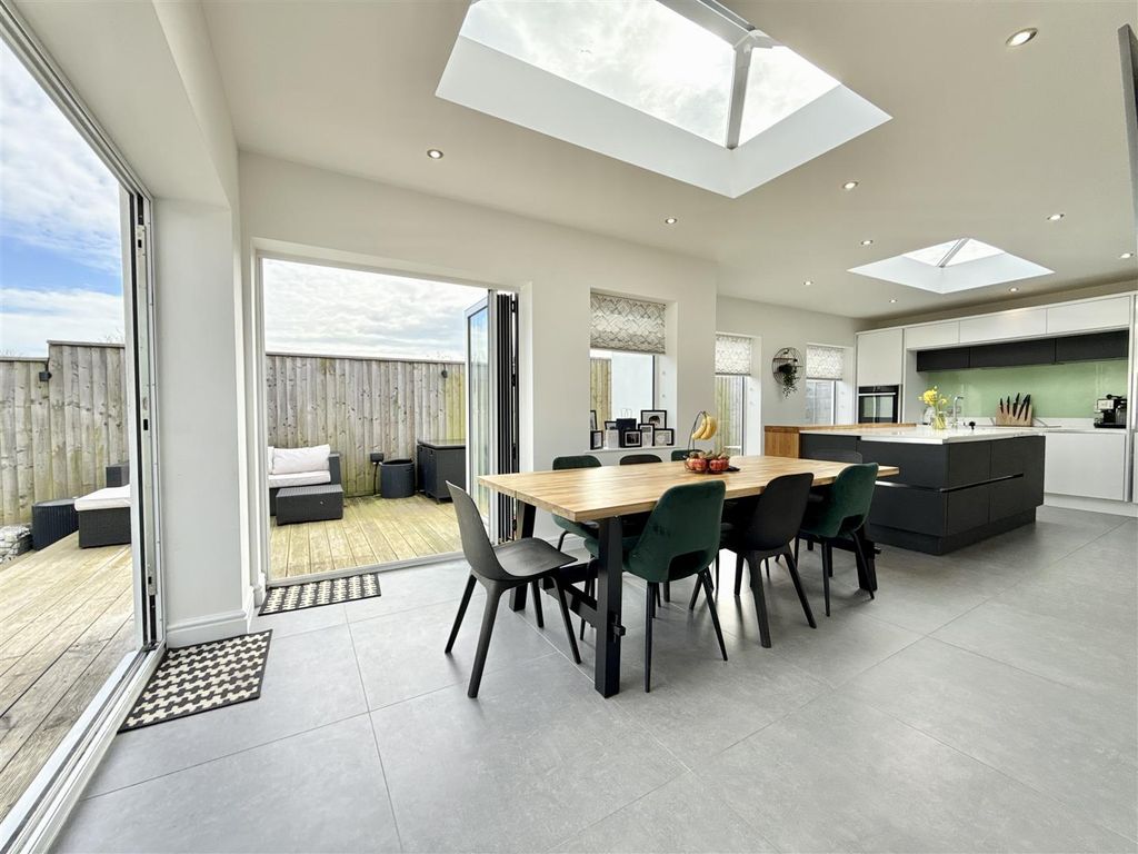 Property photo 3 of 23 Dining Area.Jpg