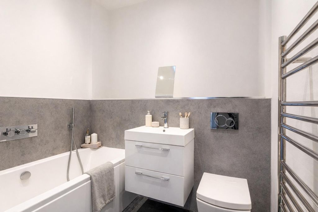 Property photo 3 of 15 Bathroom.Png