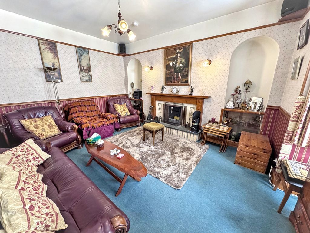 Property photo 2 of 25