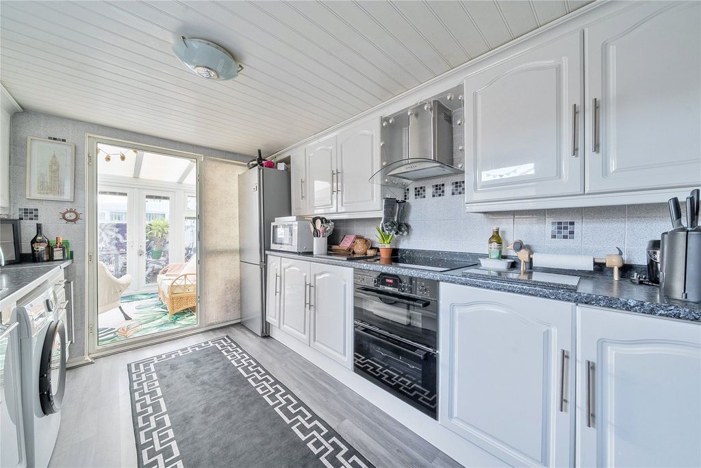 Property photo 2 of 11 Kitchen