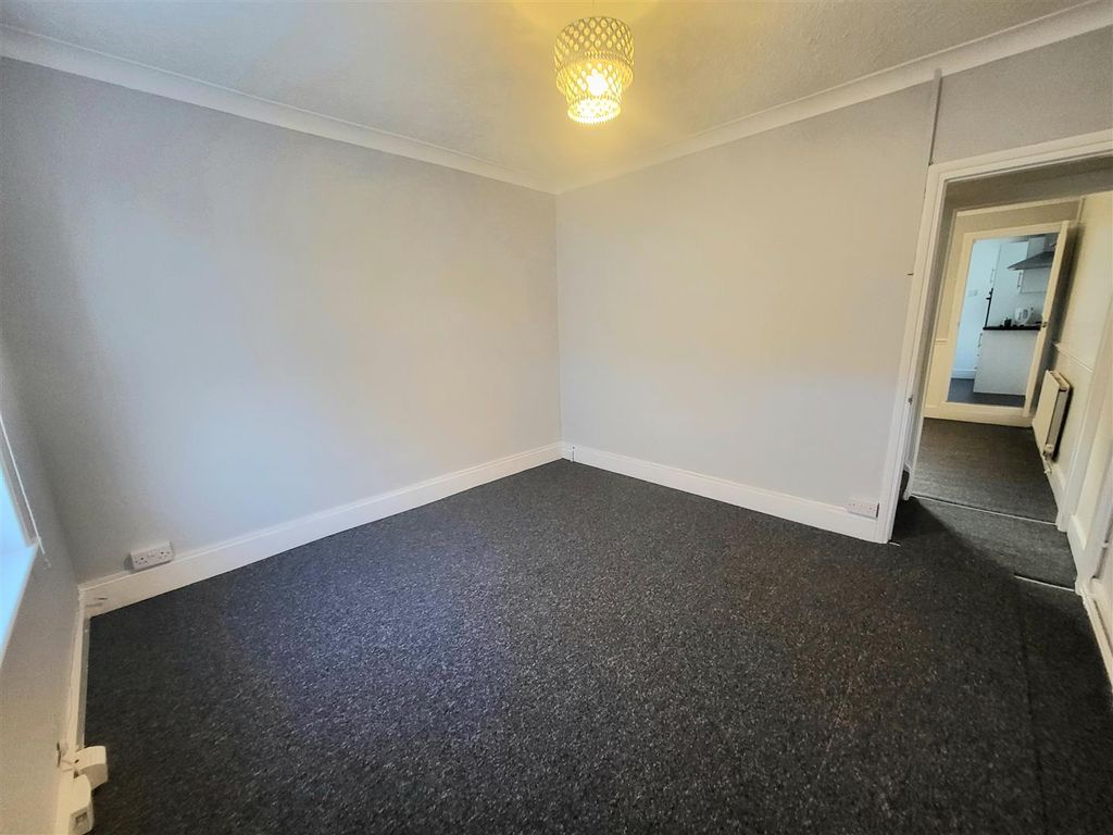 Property photo 2 of 12 Lounge