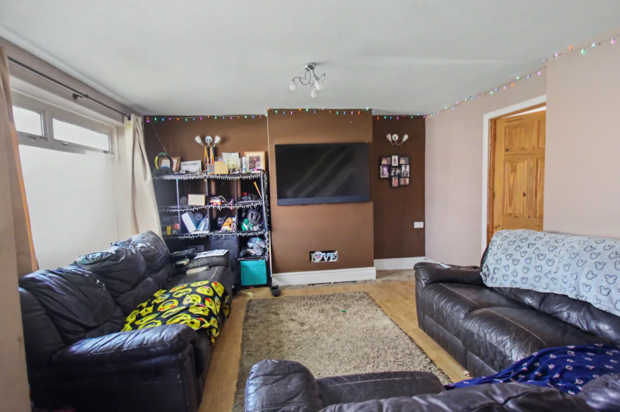 Property photo 2 of 11
