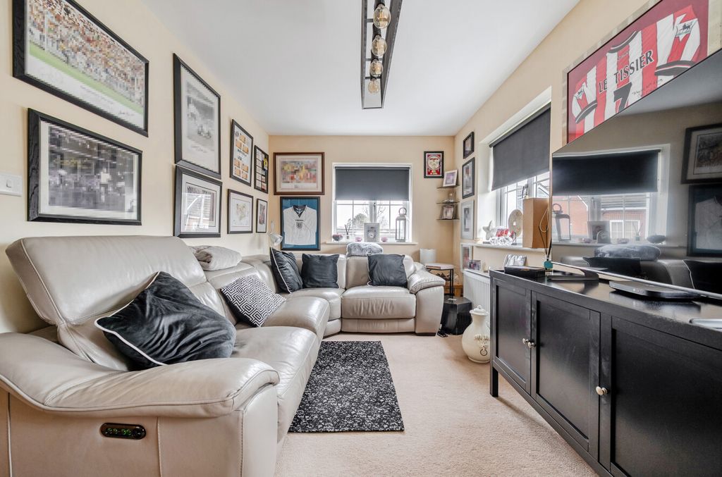 Property photo 3 of 13 1419165-13-699c24...