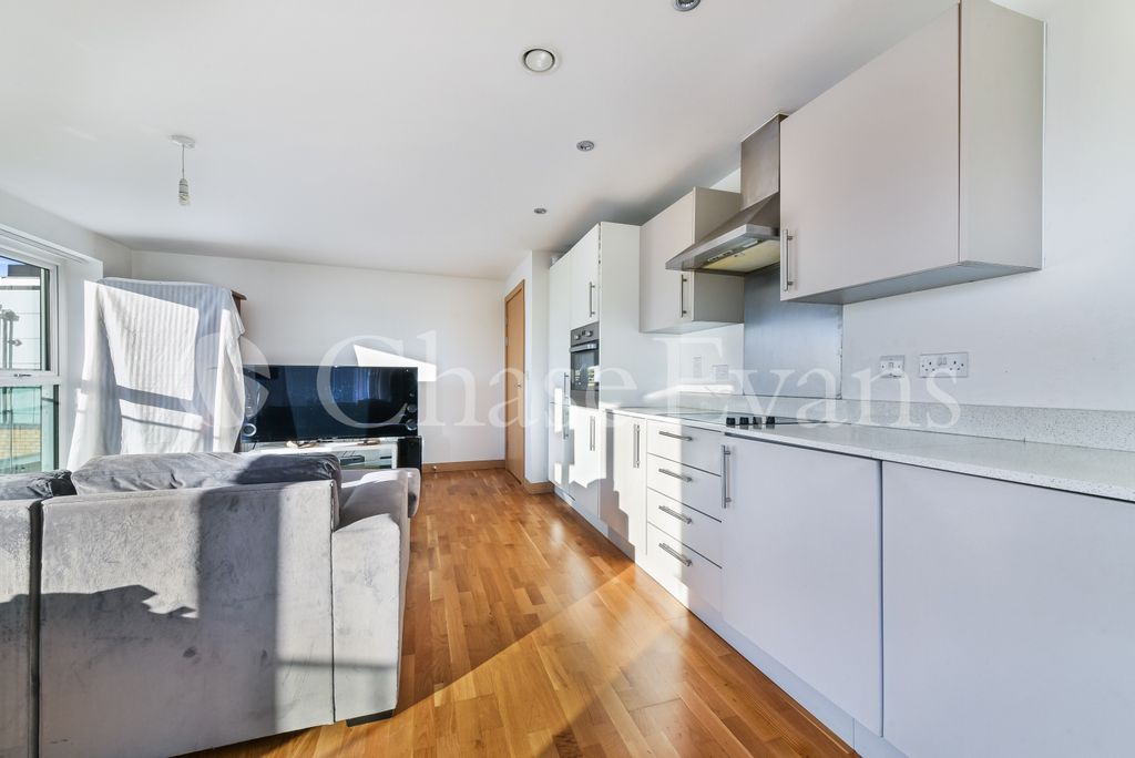 Property photo 2 of 11 Kitchen