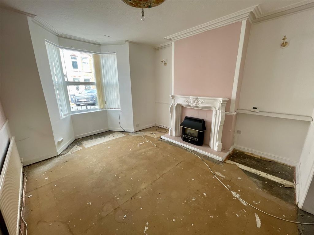 Property photo 2 of 14 Lounge