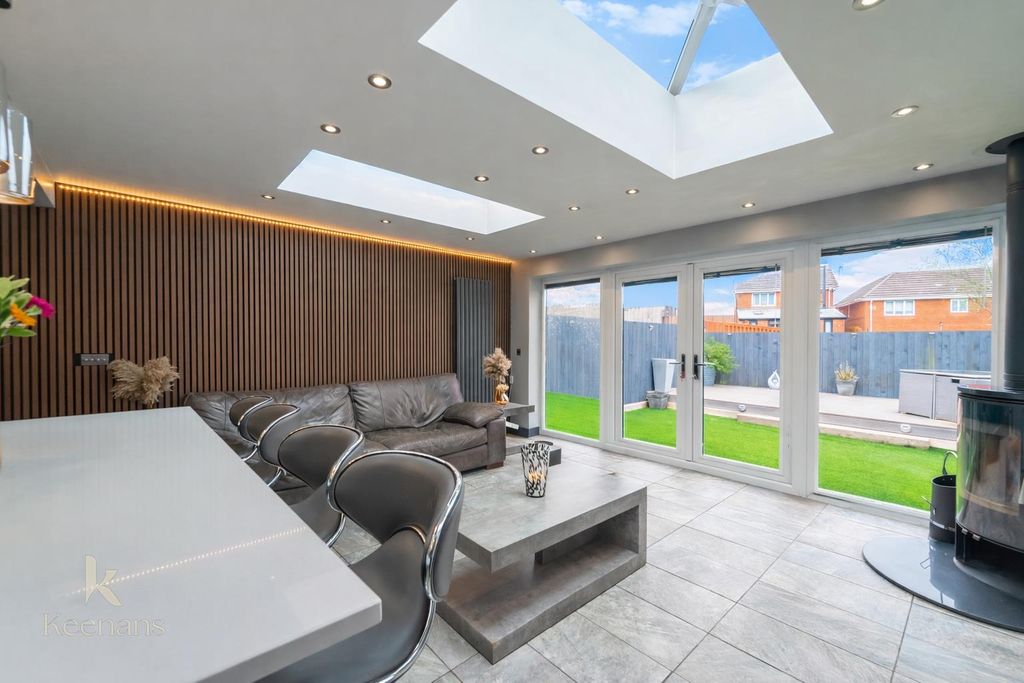 Property photo 2 of 31 Kitchen Diner 2.Png