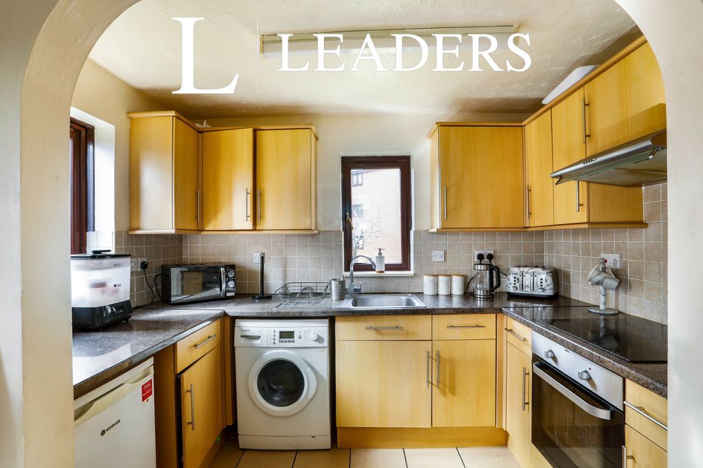 Property photo 2 of 10 Kitchen