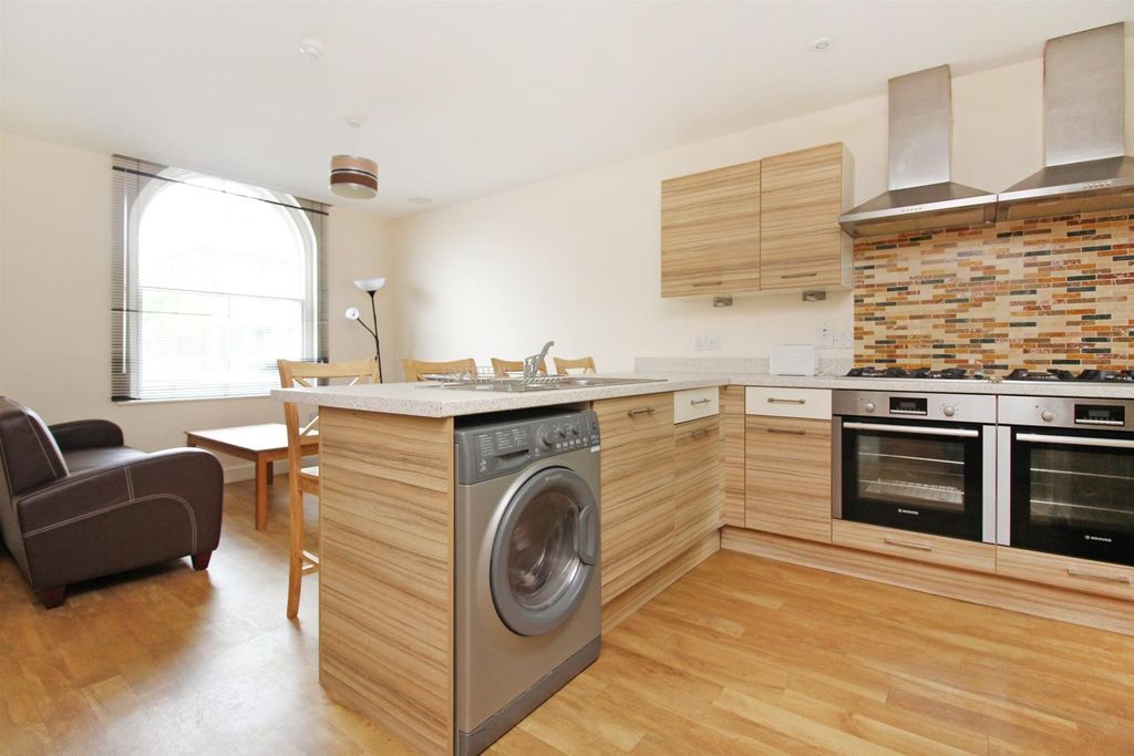 Property photo 1 of 21