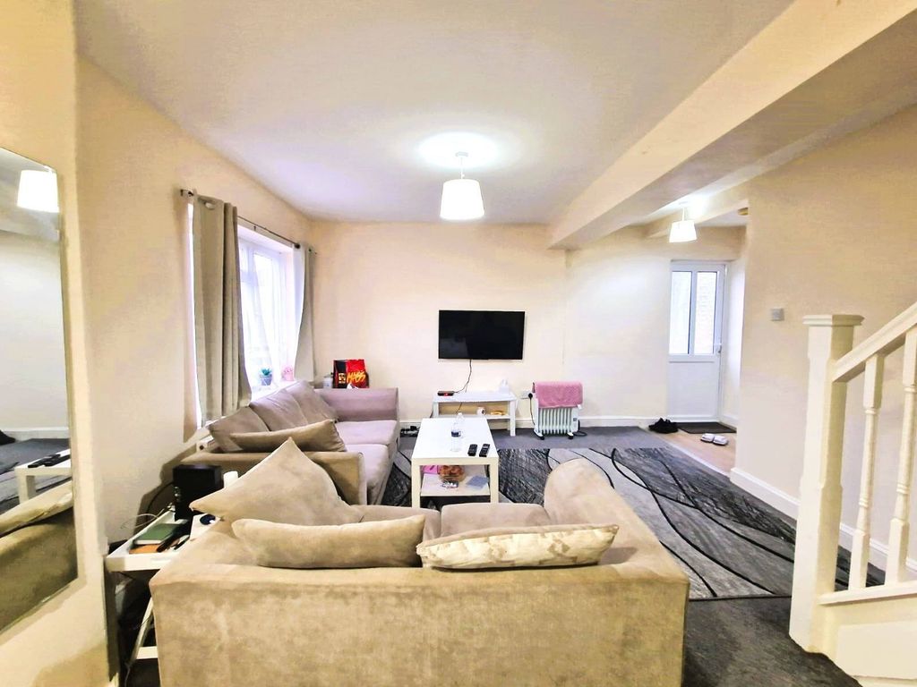 Property photo 2 of 11 Not Specified