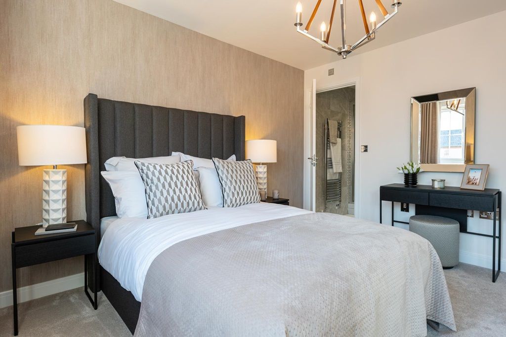 Property photo 1 of 9 Main Bedroom With Space For A King-Size Bed