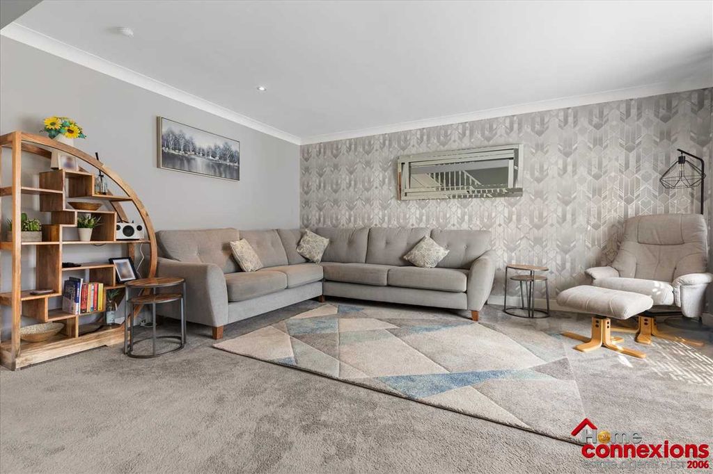 Property photo 3 of 27