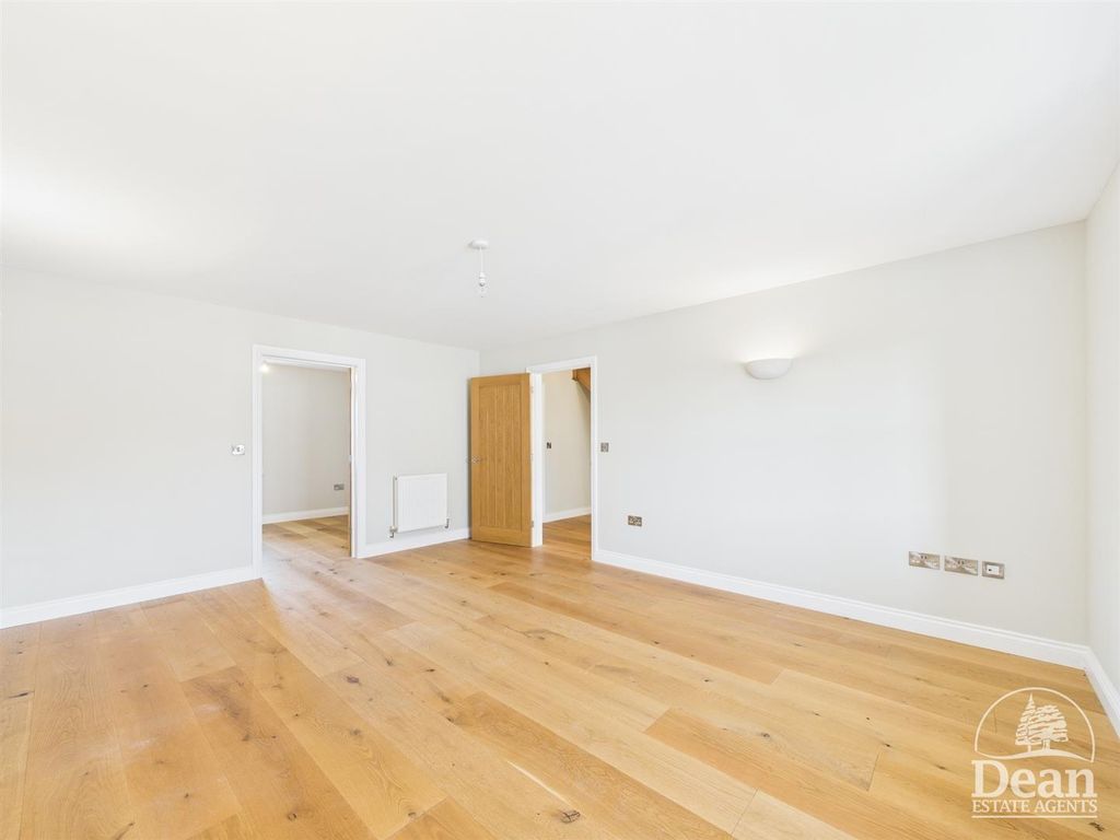 Property photo 3 of 28